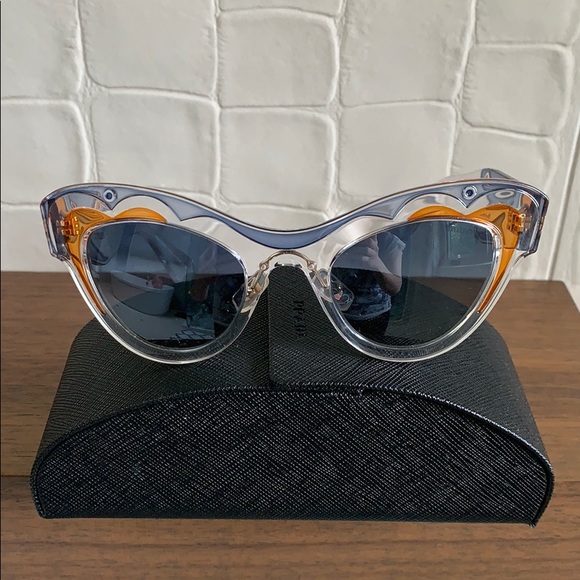 Miu Miu Accessories - 👏SOLD👏Like New Miu Miu Sunglasses